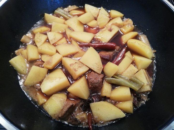 牛肉炖土豆