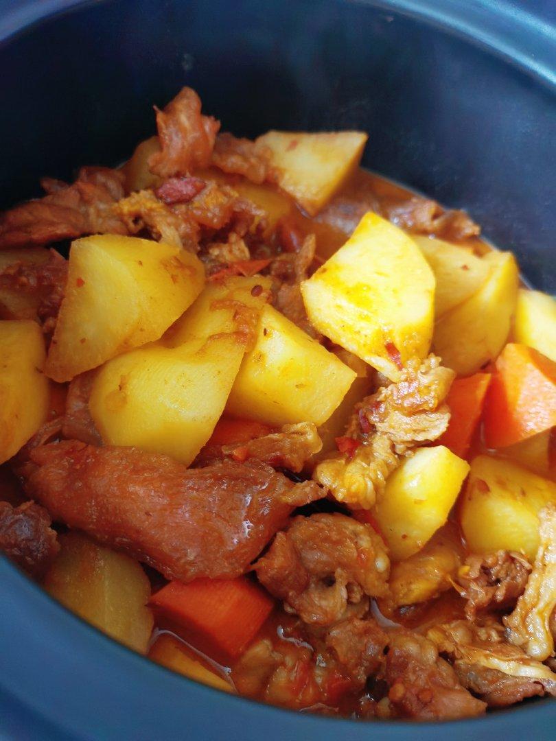 孙哈尼的哈尼做的完胜刘一锅的筋头巴脑炖土豆胡萝卜