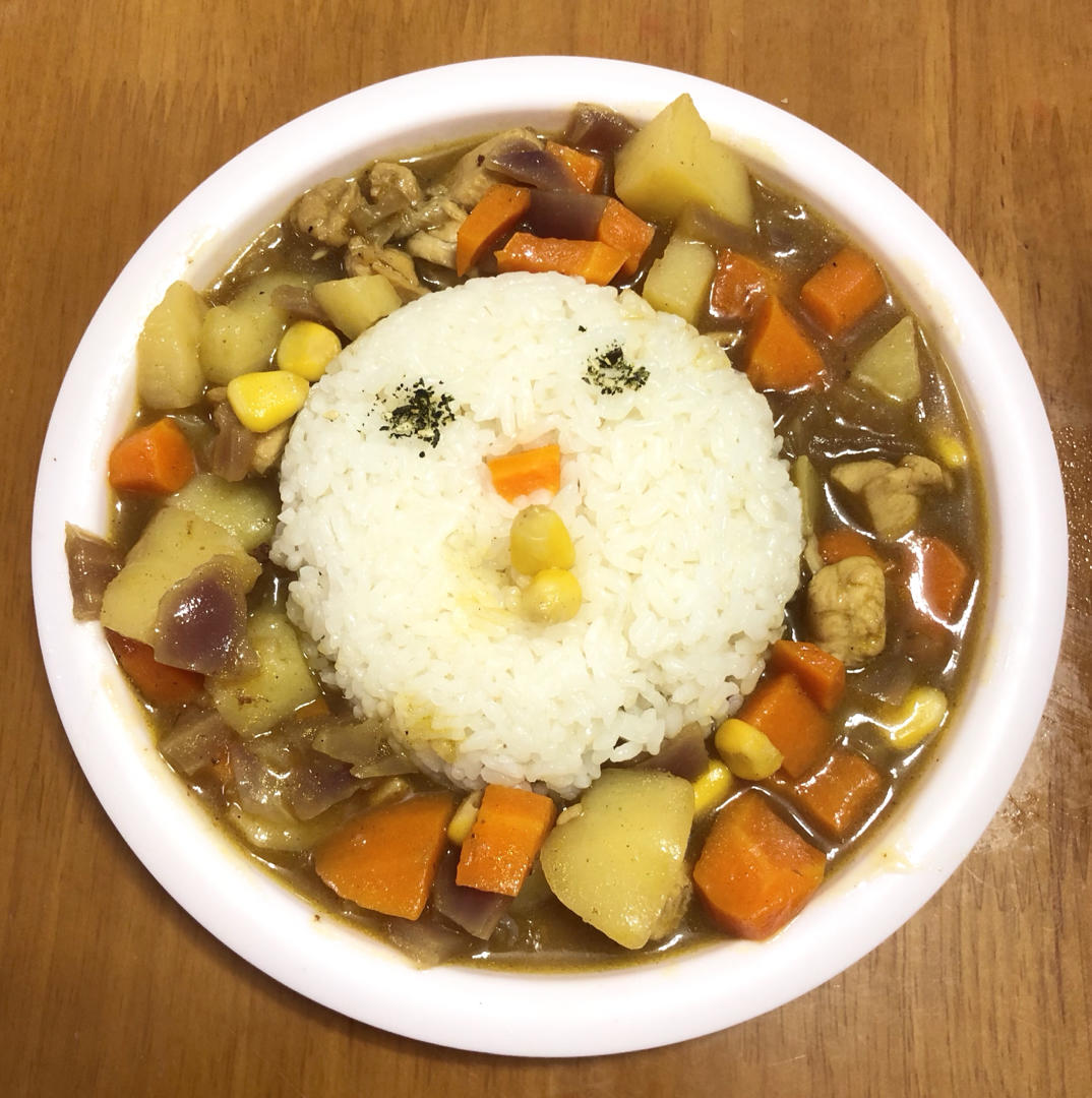 人见人爱花见花开🐤         三只小鸡日式咖喱饭