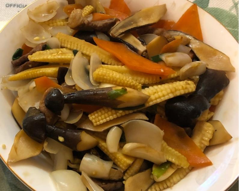 鸡枞菌玉米笋百合炒肉