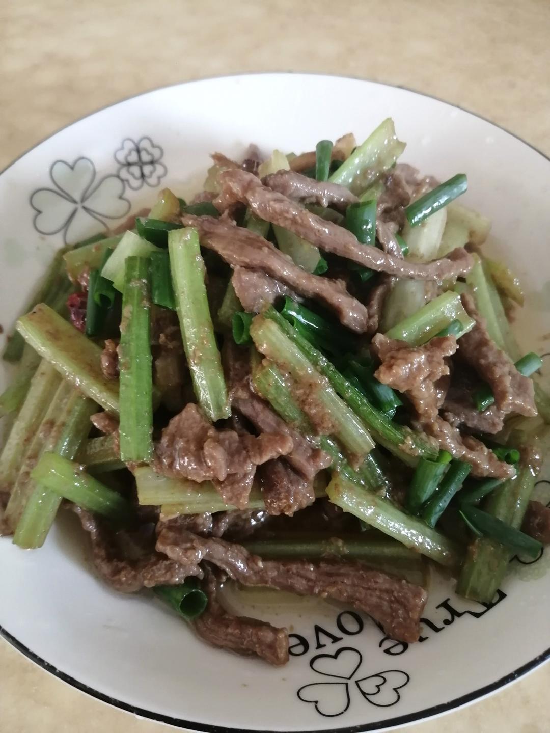 超下饭的芹菜炒牛肉