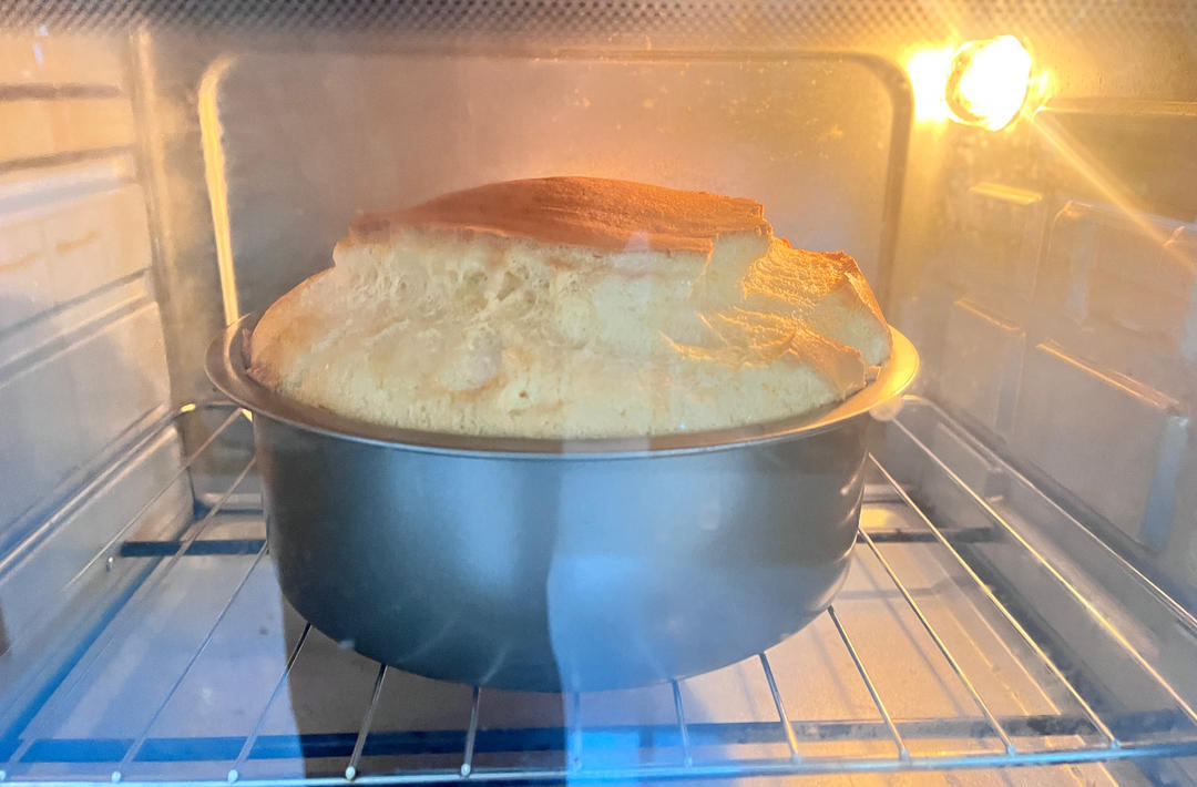 新手必成8寸生日蛋糕（详细多图干货经验分享，解决戚风蛋糕塌陷，奶油饰面涂不好，烤箱温度不好掌握等各种问题）