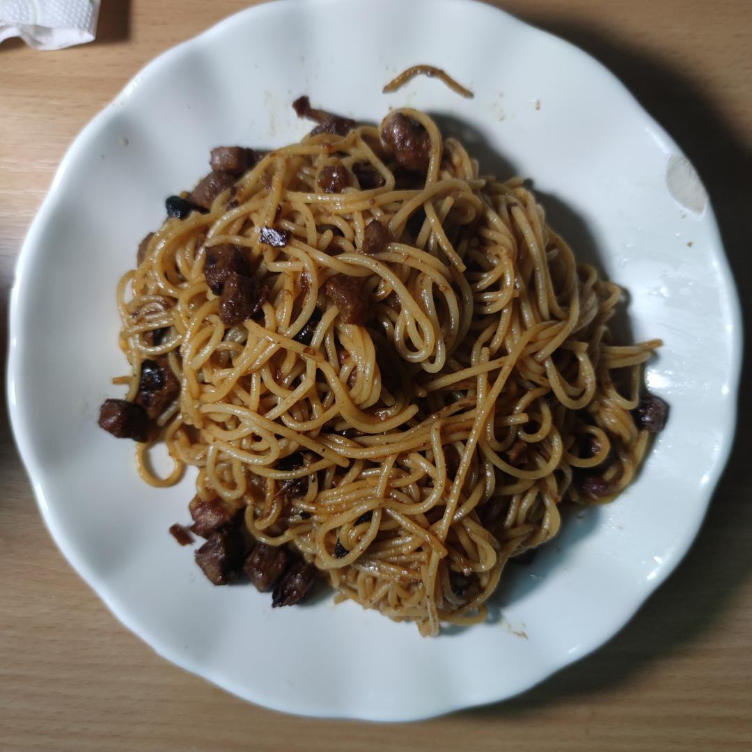 这碗面吃了会上瘾 / 手工肉臊子拌面