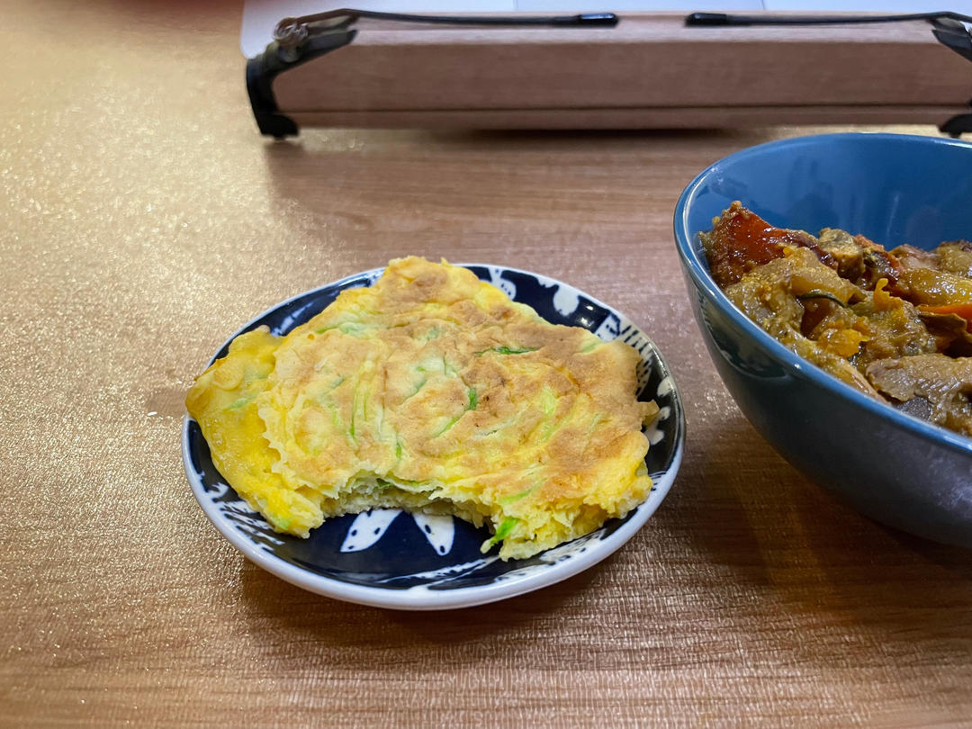 西葫芦蛋饼配咸汤 Zucchini Pancake