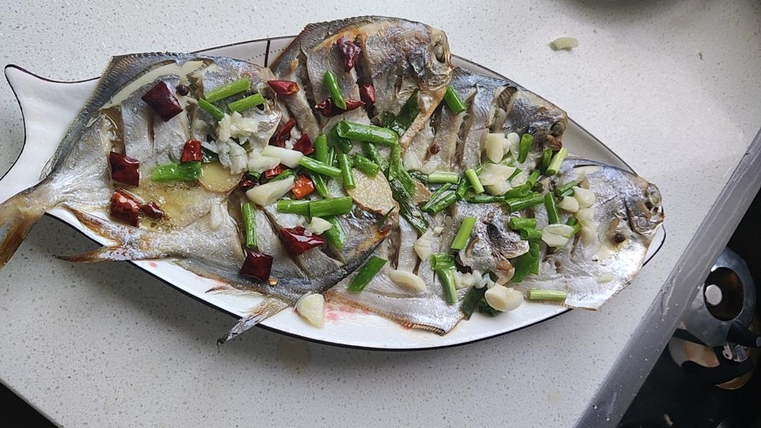 【葱油鲳鱼】汤汁也可以拌白米饭！