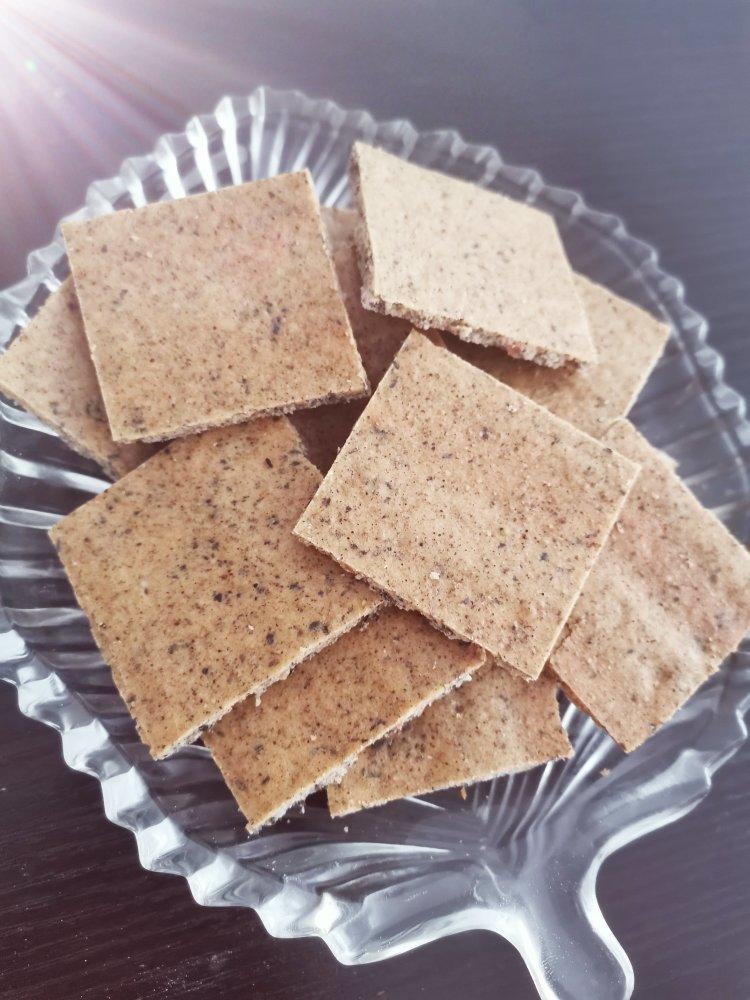 孩子超爱吃的芝麻薄脆饼