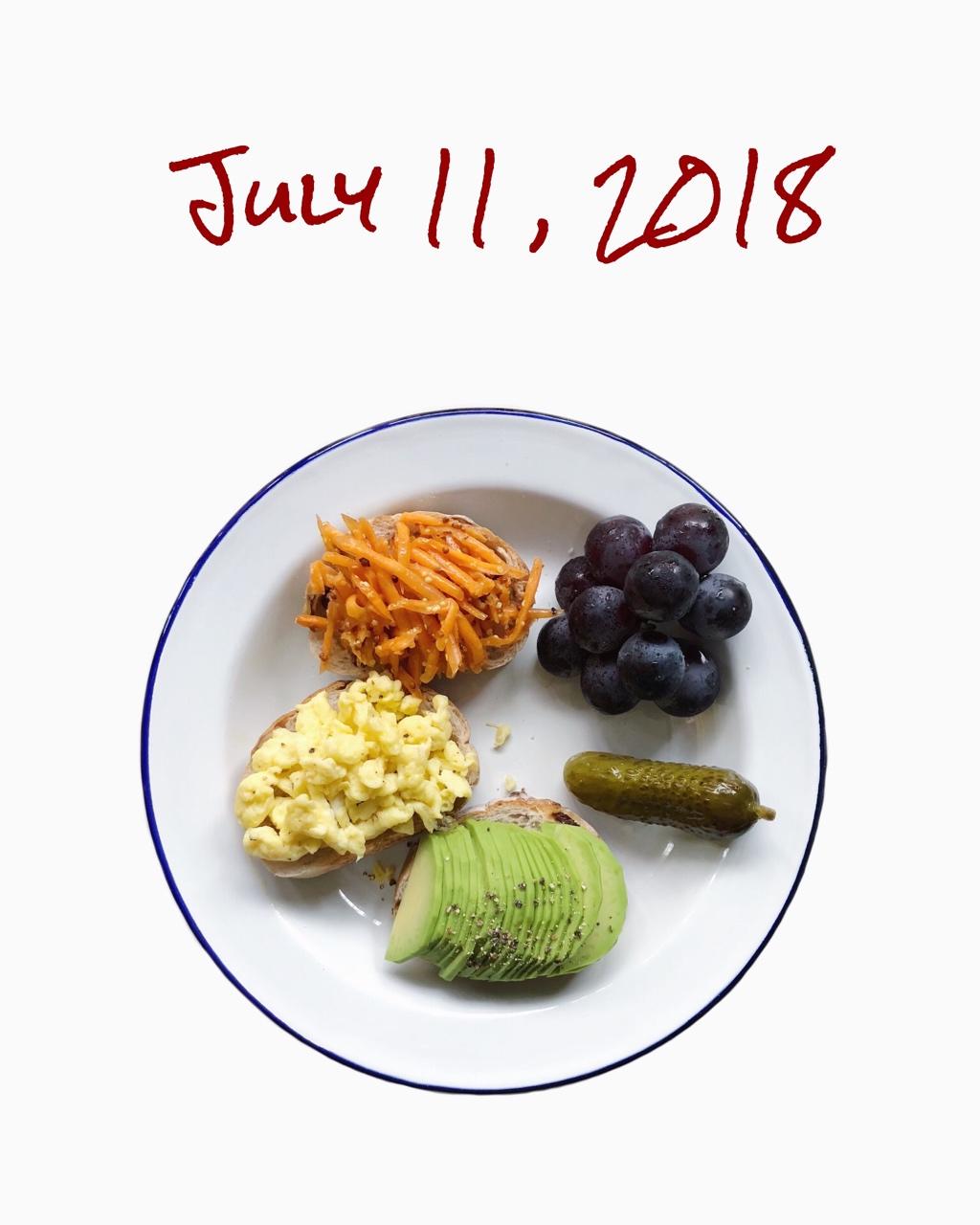 睡沙发才能吃上早餐