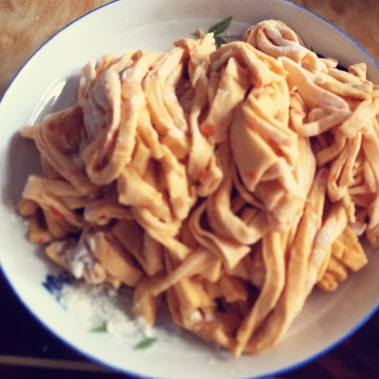 自制纯天然蔬菜汁彩色面条