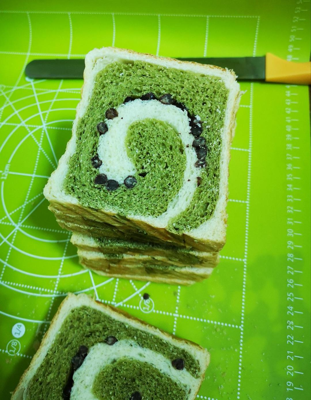 清香柔软的抹茶红豆吐司