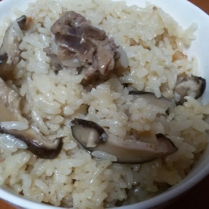 喷香排骨焖饭（爆好吃）