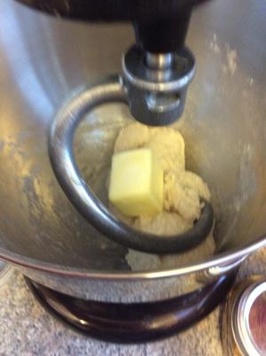 洋葱培根芝士脆皮夹心面包的做法 步骤4