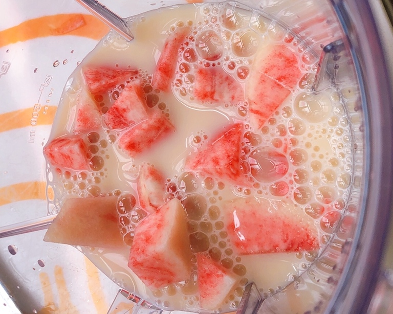酸酸甜甜的🍑水蜜桃汁噢的做法 步骤6