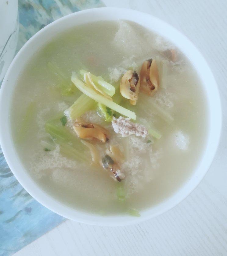 鲜到掉眉毛的竹荪干贝瘦肉汤