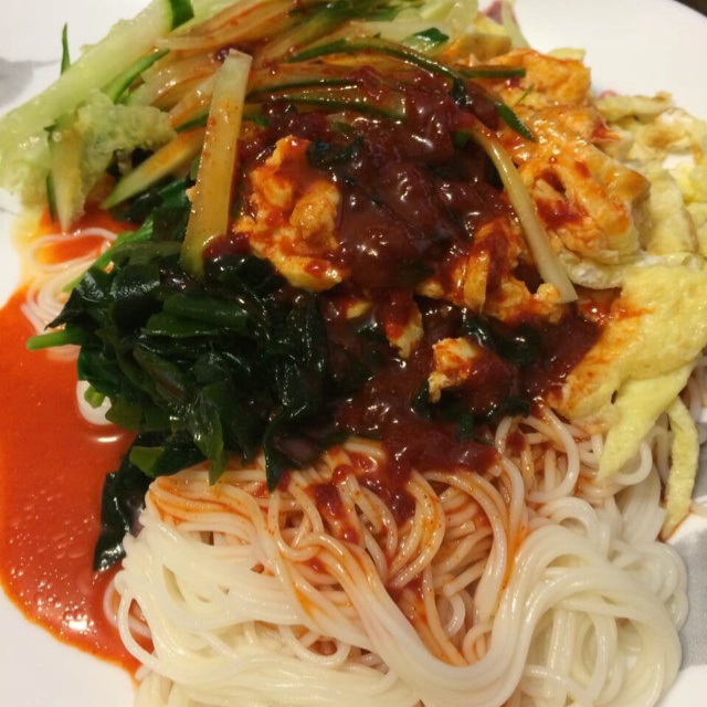 韩国料理——骨董面(비빔국수)