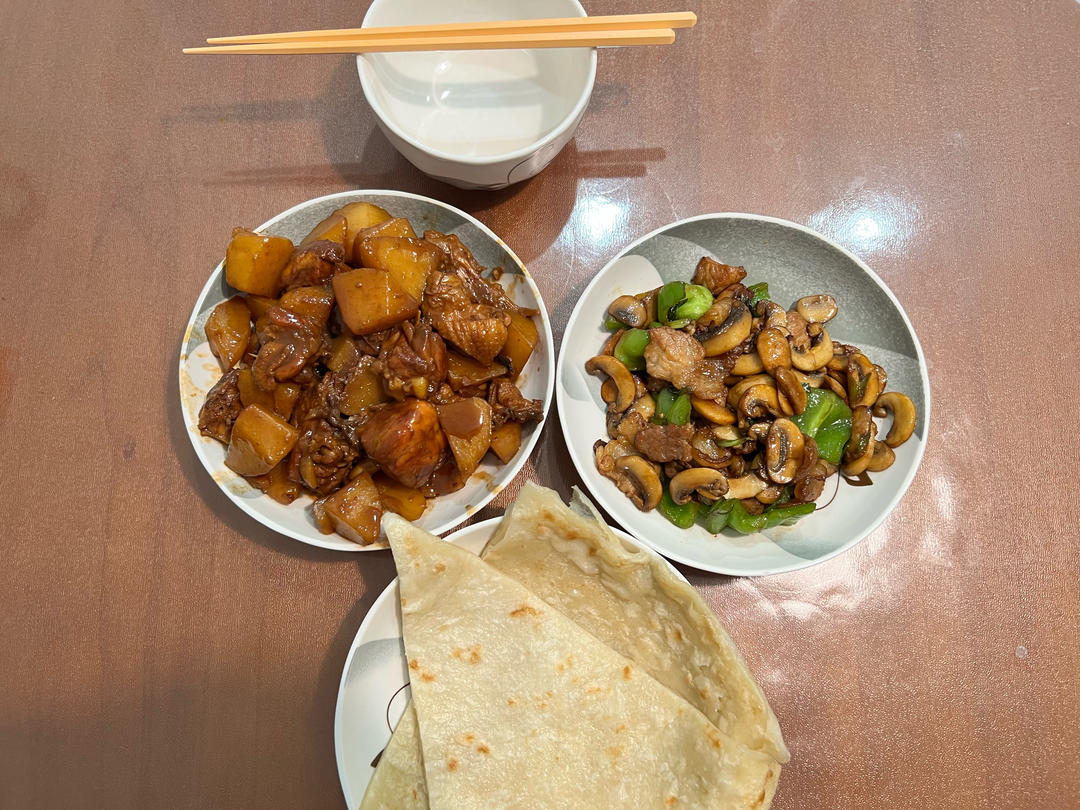 叮，土豆炖鸡块来啦，超级下饭！汤汁和米饭绝配😋