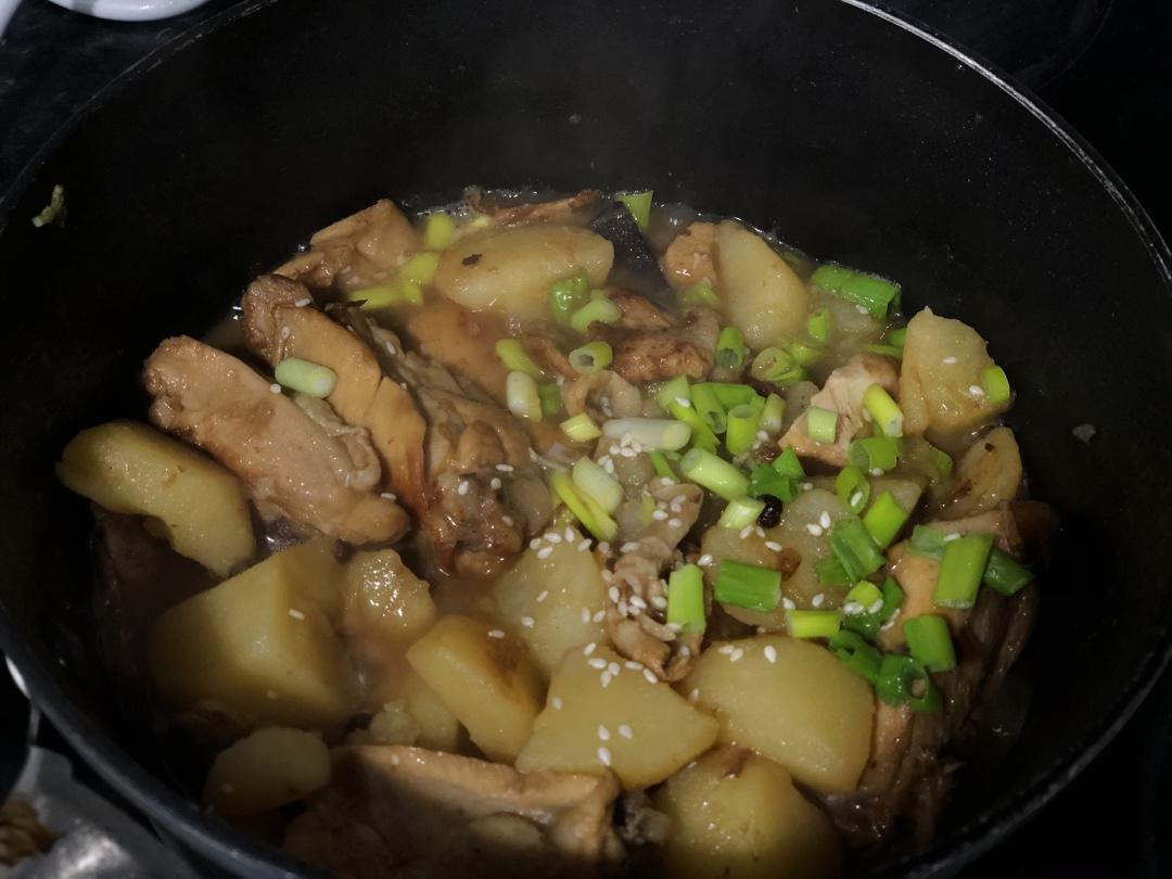 鸡肉炖土豆