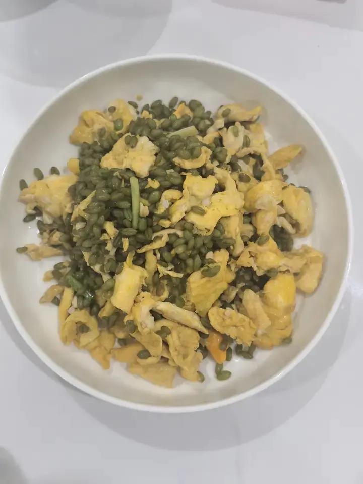 青麦仁炒鸡蛋