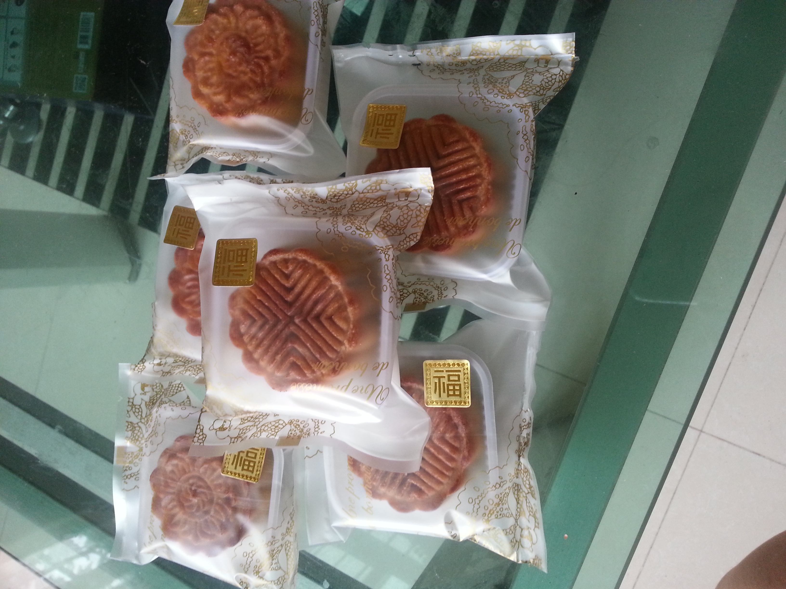 广式蛋黄莲蓉月饼
