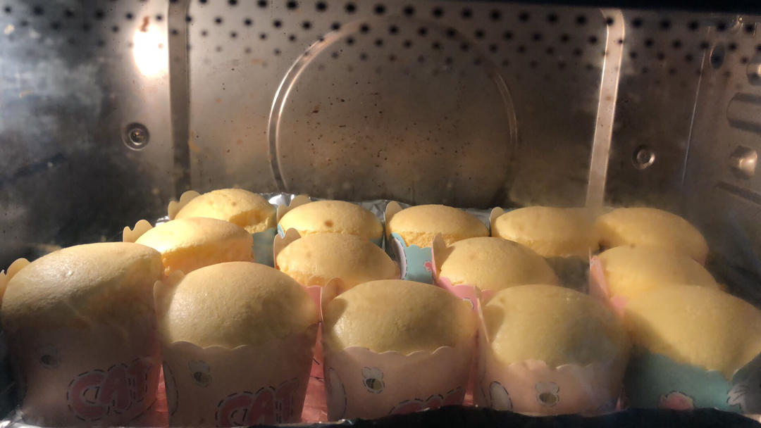 纸杯蛋糕 8寸戚风蛋糕的量