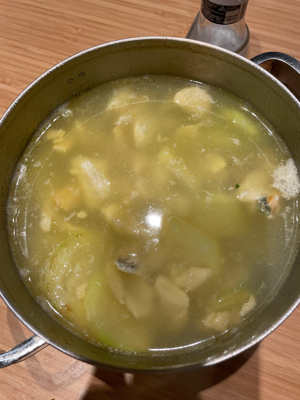 孩子大人都爱喝的蛤蜊鲜蔬海鲜浓汤