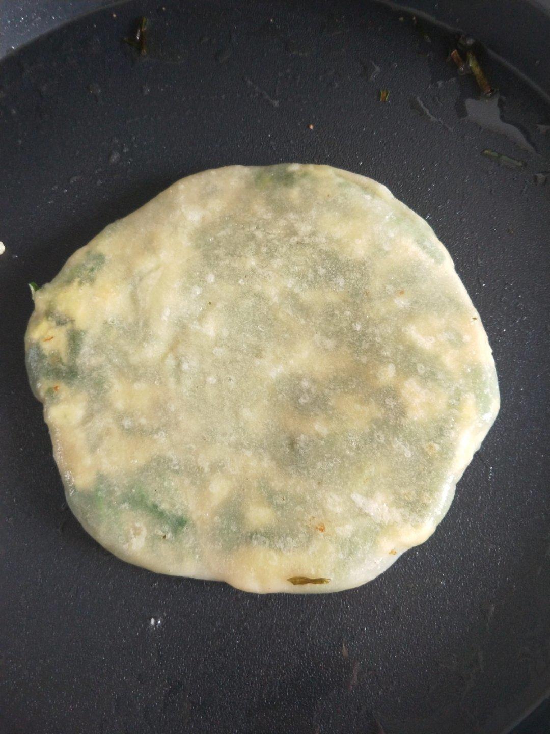 薄如蝉翼的韭菜鸡蛋馅饼
