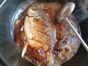 干烧金鲳鱼的做法 步骤3