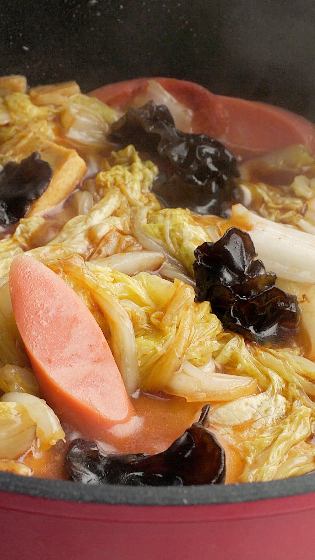 白菜木耳豆腐煲的做法