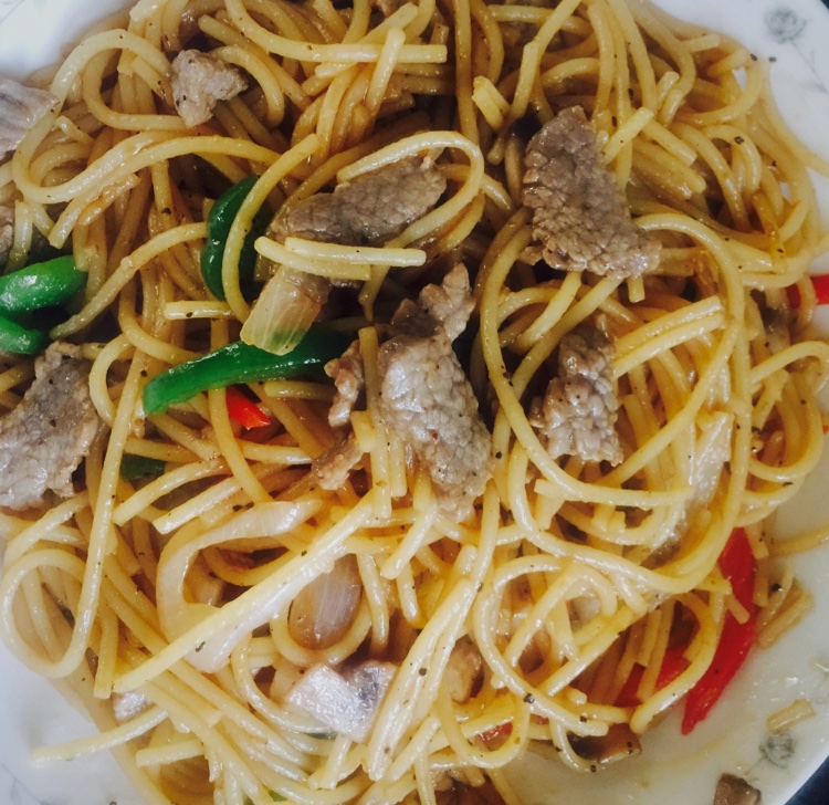 黑椒牛柳炒意面