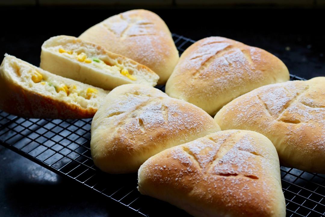 咸香的玉米毛豆软欧包