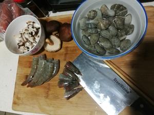 海鲜食谱–大闸蟹粥的做法 步骤2