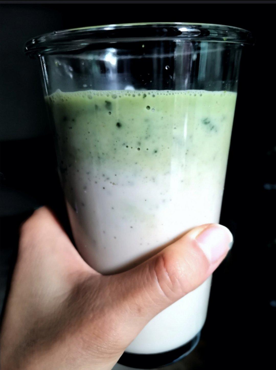 燕麦奶抹茶拿铁