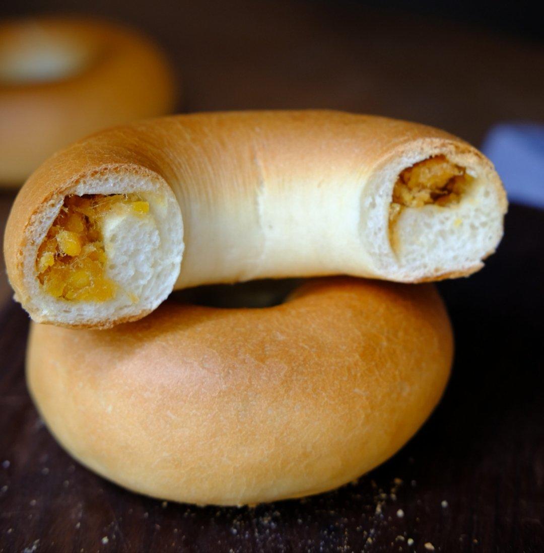 咸蛋黄肉松海苔贝果