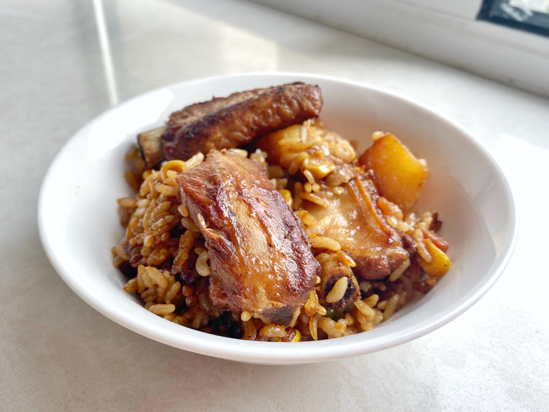【排骨焖饭】