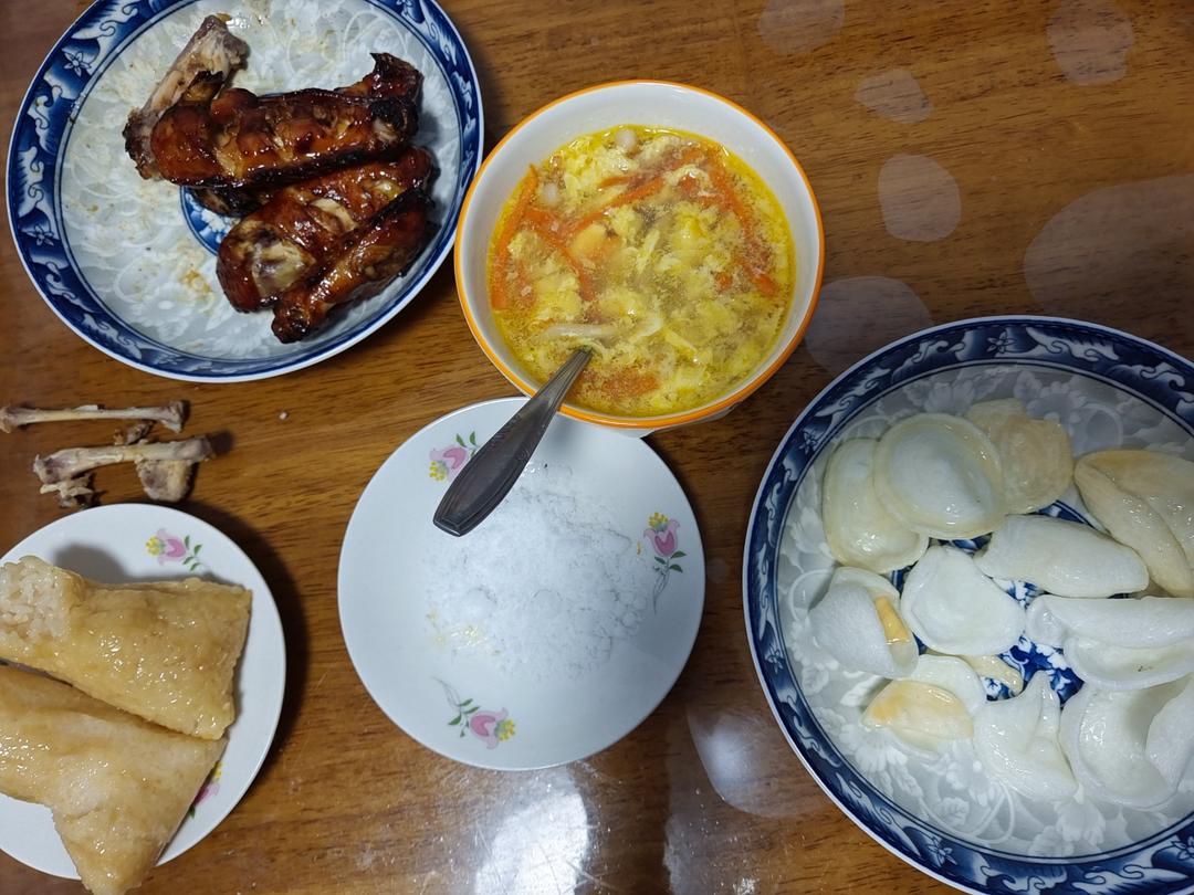 💐美味的白玉菇鸡蛋汤🍲