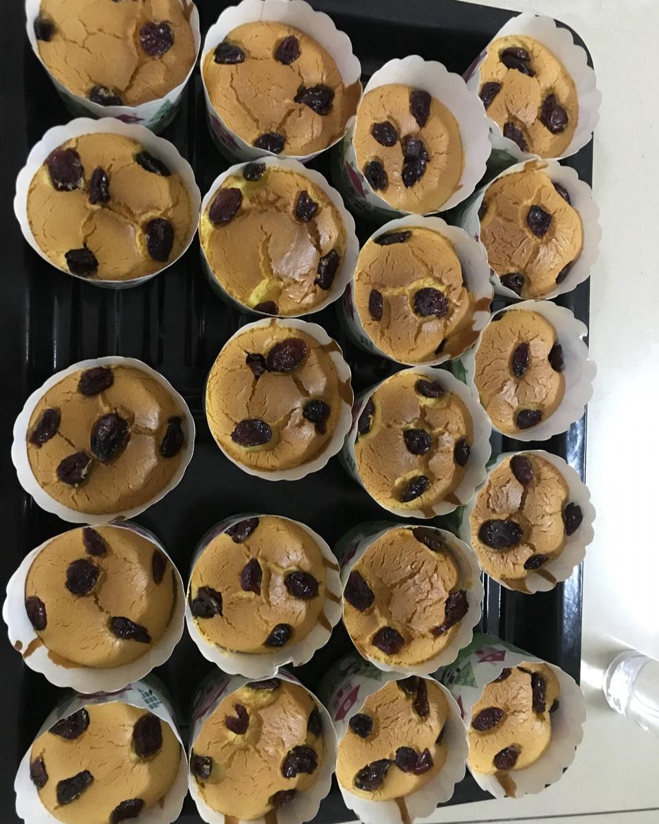 蜂蜜蔓越莓戚风杯子蛋糕