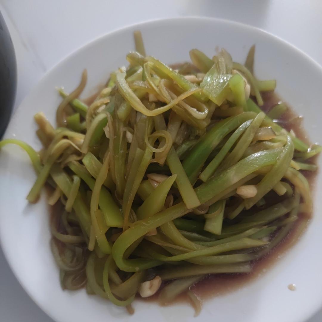 想告诉全世界，这菜太解腻！爽脆开胃的莴笋丝