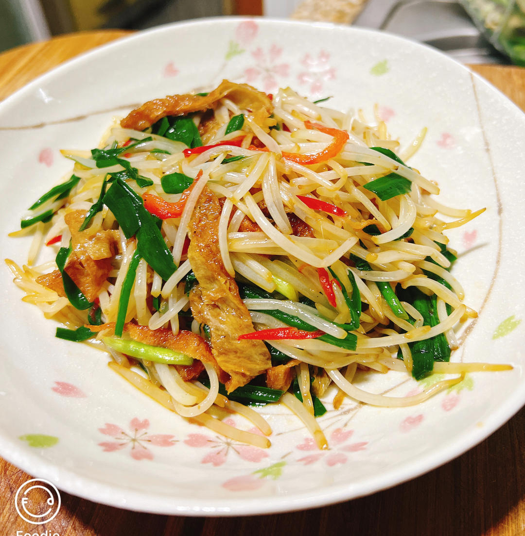 金银丝（就是豆芽菜炒面筋丝）