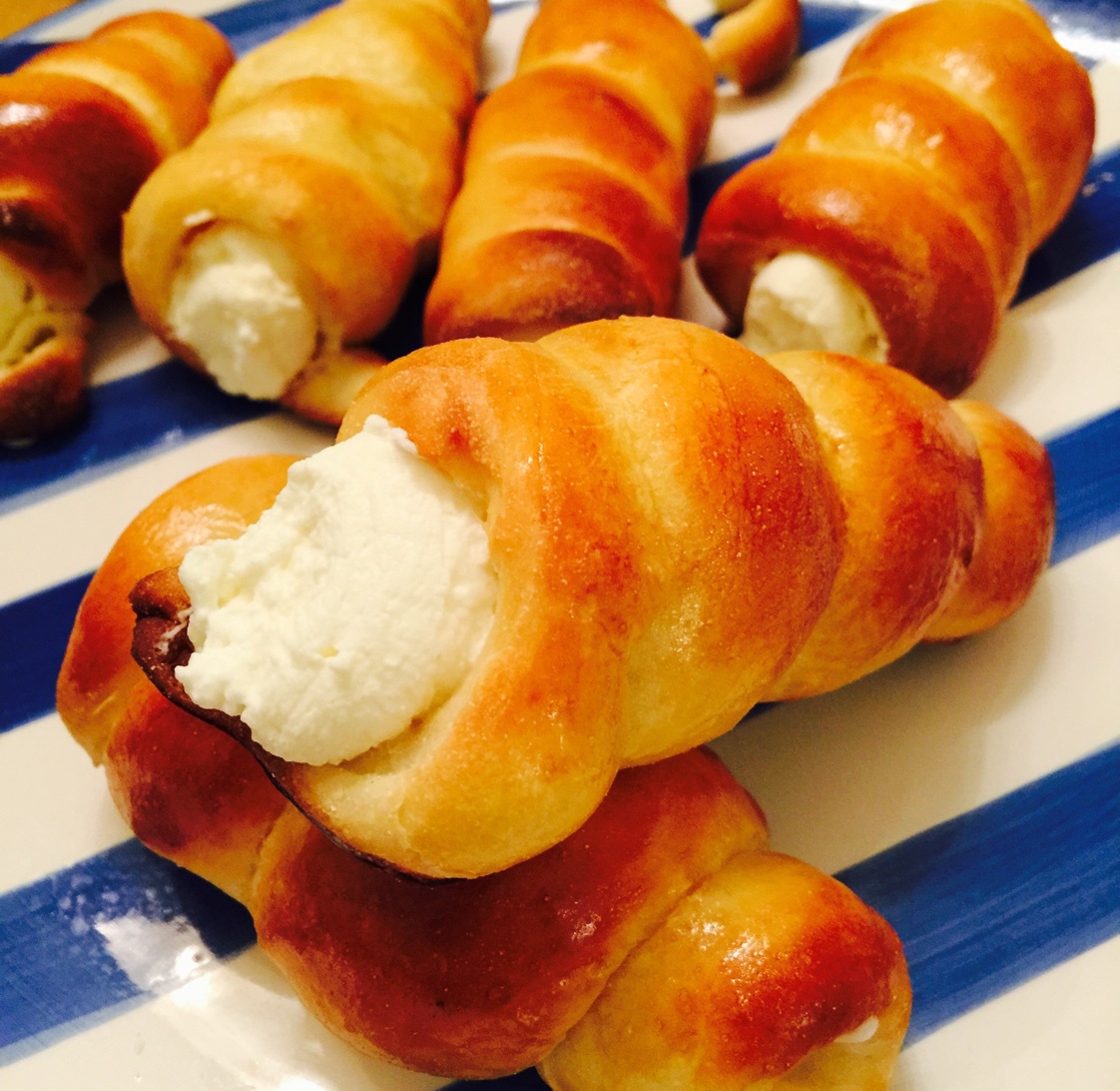 瓜瓜女儿做的螺旋奶油面包卷