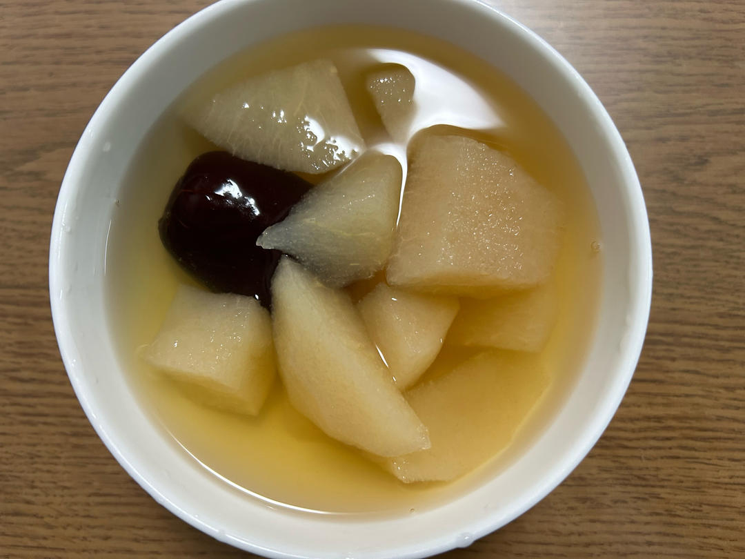 冰糖雪梨汤（清热降火，润肺止咳）