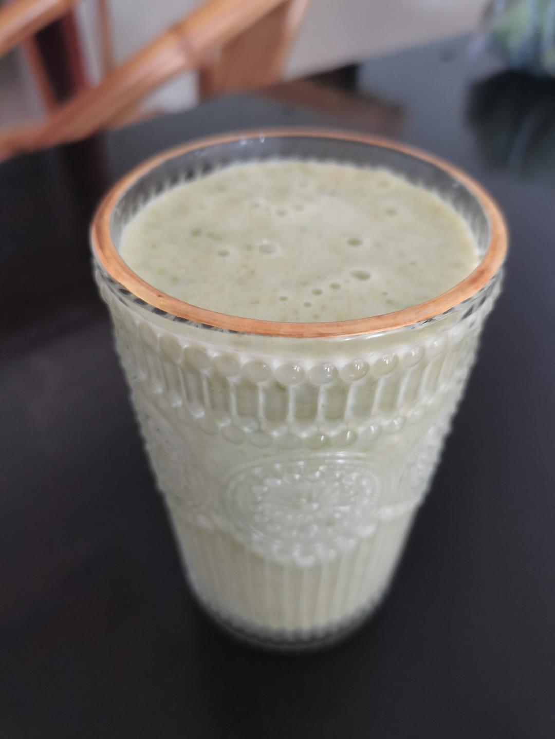 牛油果香蕉奶昔