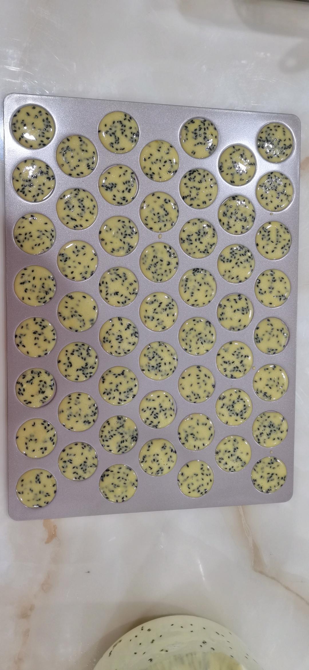 香脆可口的鸡蛋芝麻薄饼干