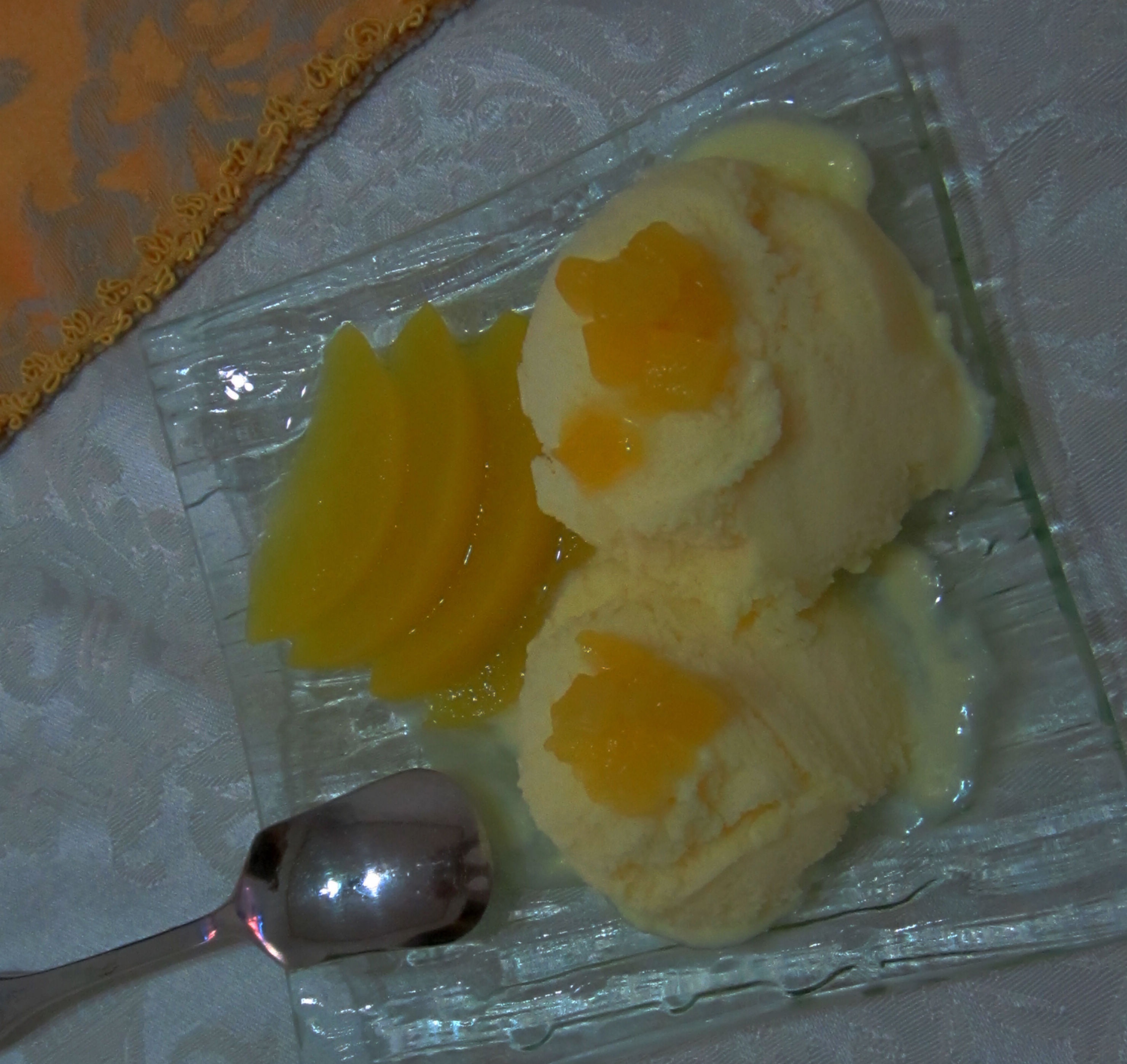 萱苏做的黄桃冰淇淋