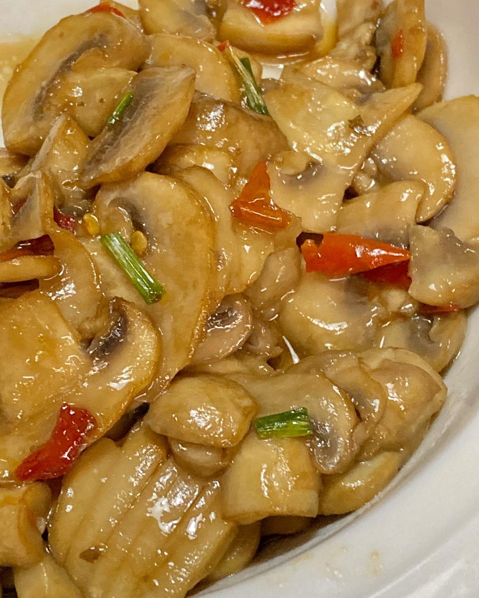 鲜掉眉毛的蚝油白蘑菇