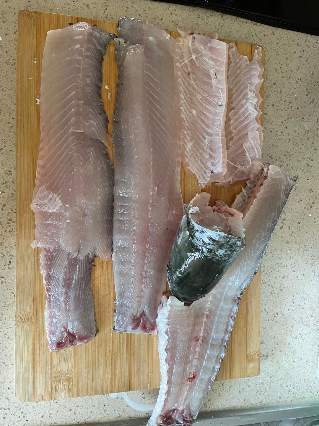 草鱼初步加工方法（取肉、去皮、切片）