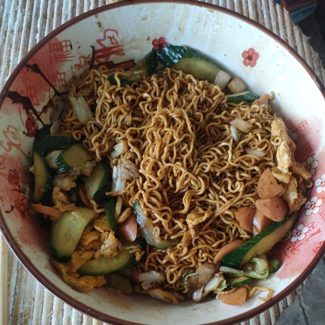 秒杀路边摊的炒方便面