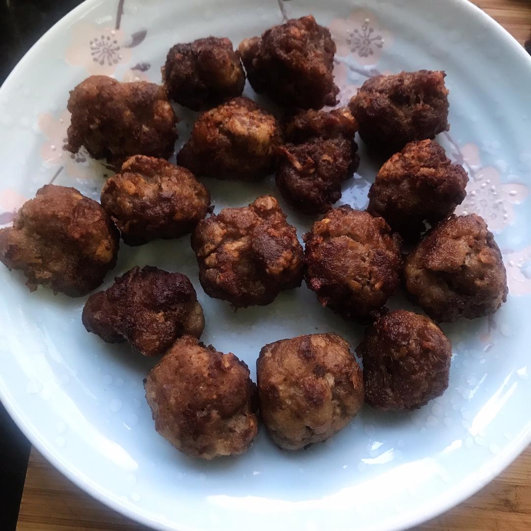 炸牛肉丸子