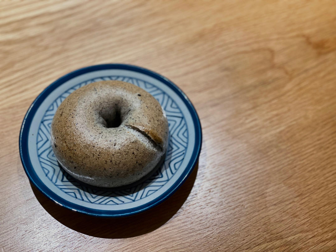 双重黑芝麻奶酥贝果