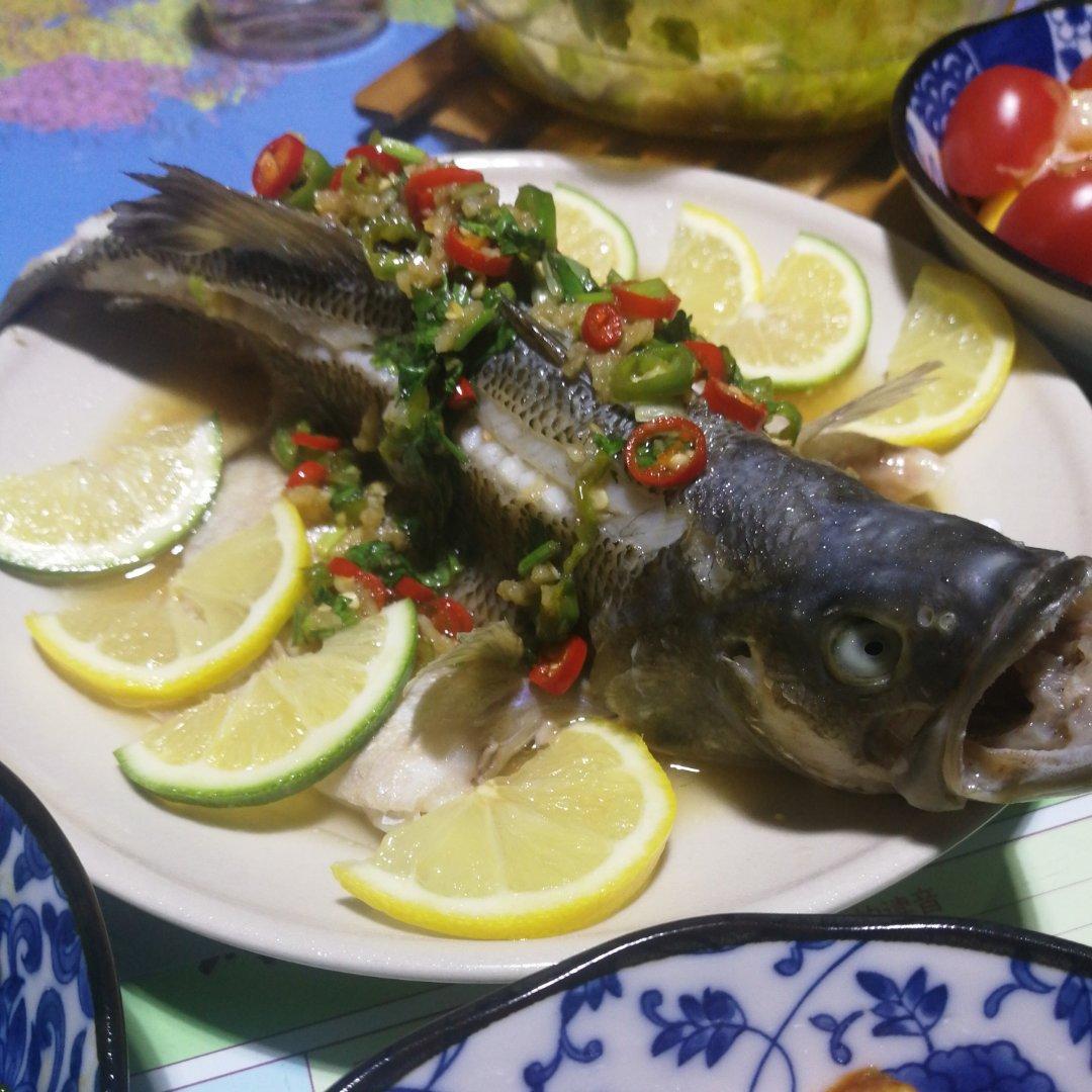 泰式青柠蒸鲈鱼
