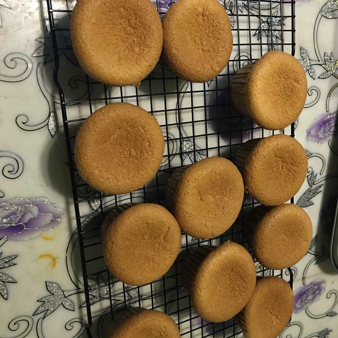 软绵绵戚风纸杯蛋糕