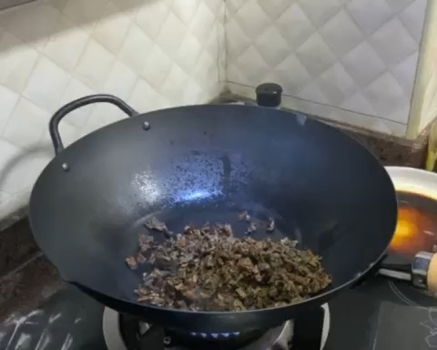 私家小厨版-梅菜扣肉的做法 步骤4
